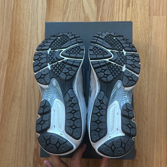 Men’s New Balance 2002R Grey M2002RST Size 9.5 - Picture 6 of 7